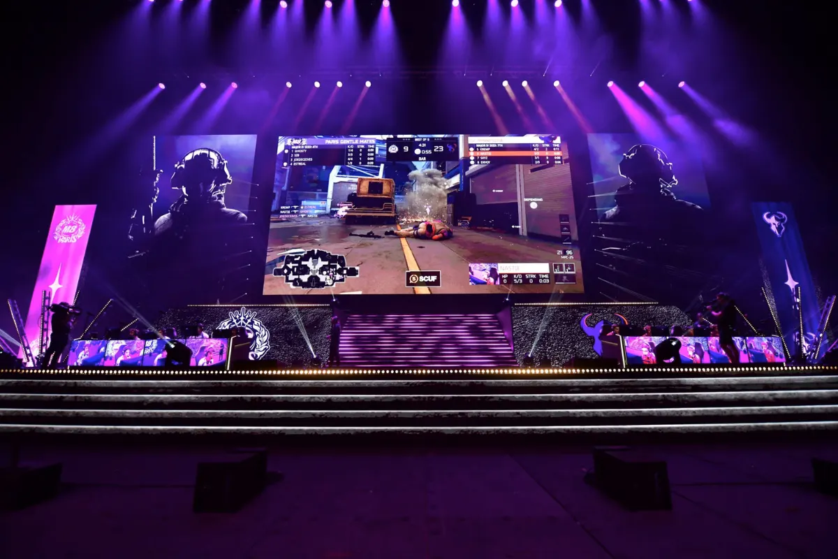 Call of Duty à La Défense Arena : 40 000 personnes, Squeezie et Gotaga au micro, des légendes de retour — comment Gentle Mates a fait basculer l'esport français